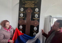 У манастиру откривена спомен-плоча за 12 погинулих српских бораца