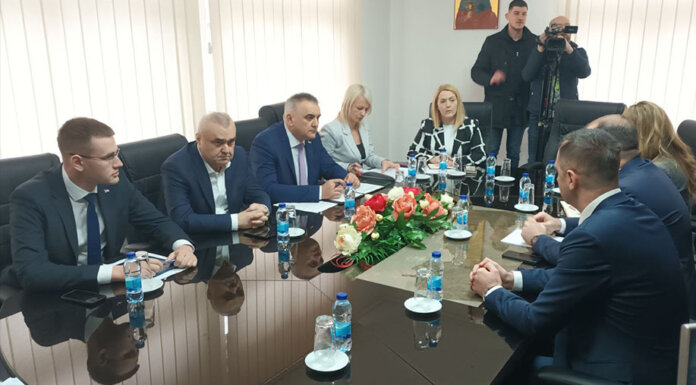 У току састанак Минића и Ивановића