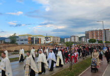 Улицама прошла свечана литија