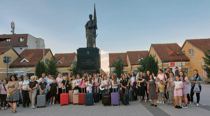 Власеничани дочекали 48 дјеце са Космета