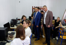Уручена рачунарска опрема Средњошколском центру „Пале“