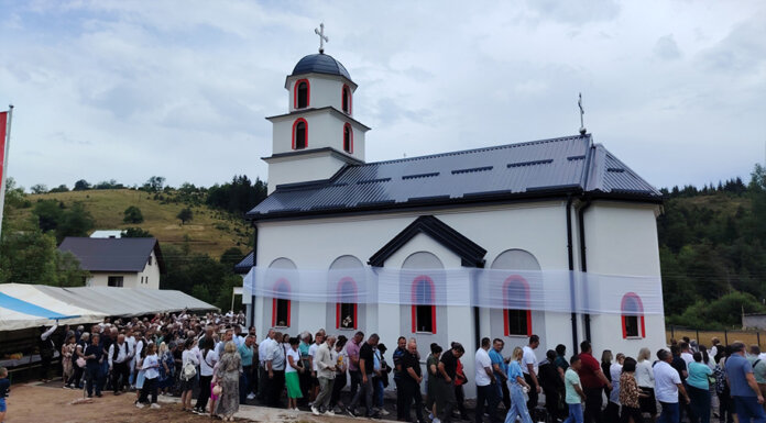 Освештан Храм Светих Козме и Дамјана у Барама, служио митрополит Хризостом