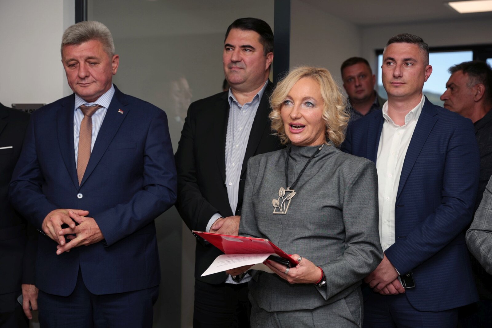 Вршилац дужности генералног директора Срне Татјана Парађина изјавила је на свечаности отварање нових и модерних просторија да ова веома значајна инвестиција Владе Републике Српске, на челу са премијером Савом Минићем, представља више од грађевинског подухвата, јер је ово знак безрезервне подршке Срни и свим запосленим.